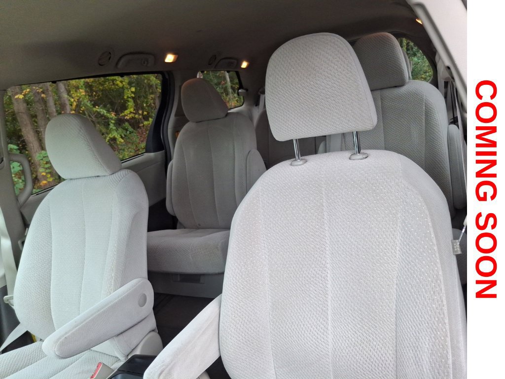 Used 2011 Toyota Sienna LE w/ Towing Pkg FWD image 13
