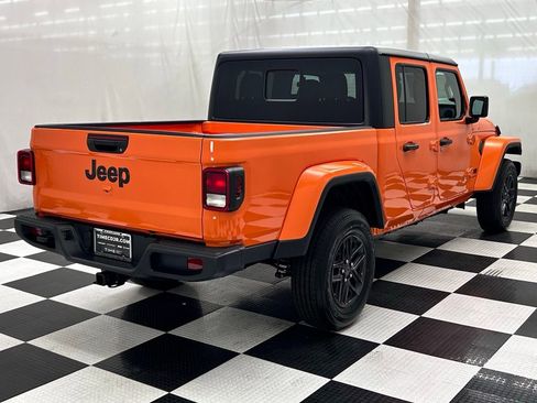New 2025 Jeep Gladiator Sport AWD/4WD image 8