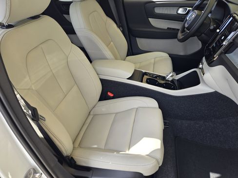 New 2026 Volvo XC40 B5 Plus w/ Protection Package Premier image 17