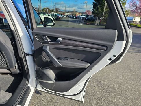 Used 2019 Audi Q5 2.0T Premium Plus w/ Premium Plus Package image 14