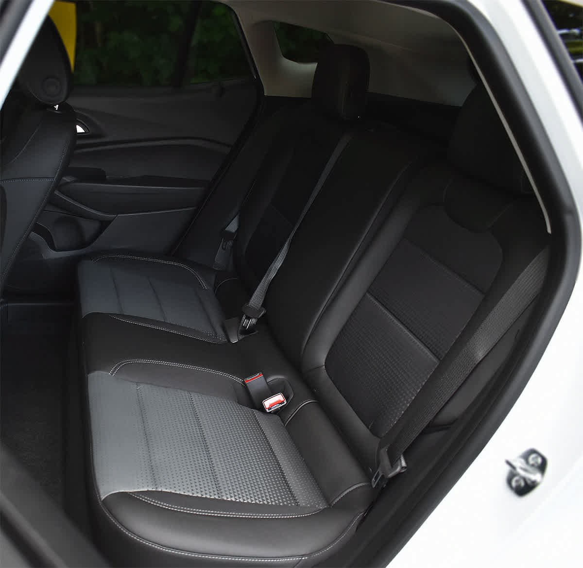 New 2026 Chevrolet Trax LT w/ Sunroof Package FWD image 10