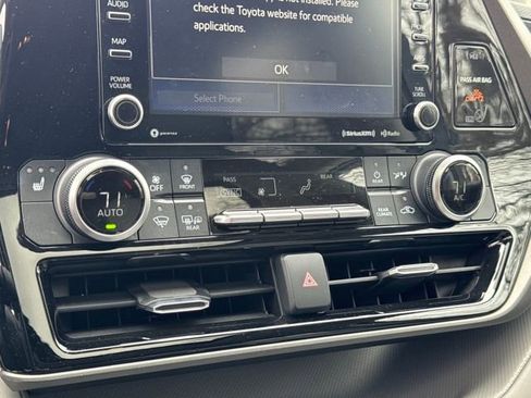 Used 2022 Toyota Highlander XLE image 23