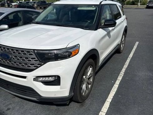 Used 2020 Ford Explorer Limited RWD image 2