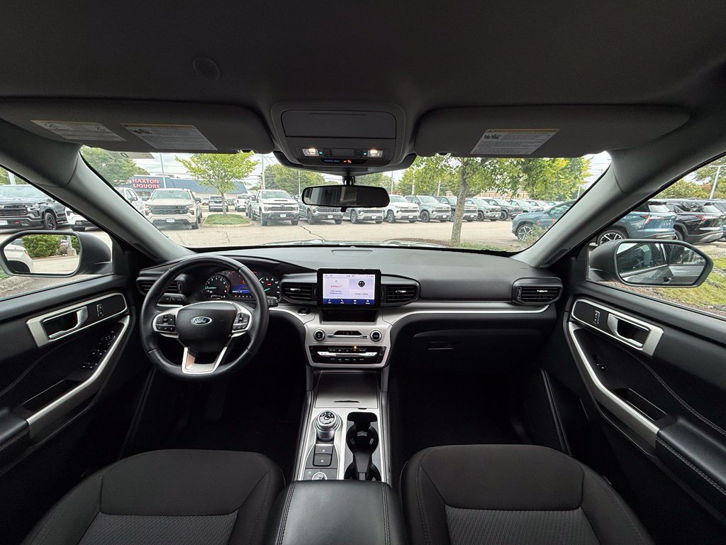 Used 2024 Ford Explorer XLT AWD/4WD image 31