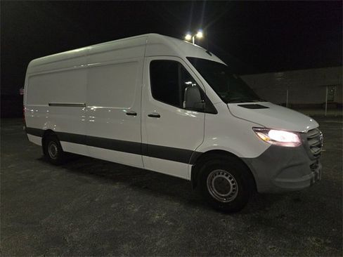 Used 2021 Mercedes-Benz Sprinter 2500 image 2