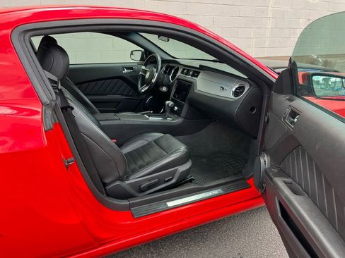 Used 2012 Ford Mustang GT image 9