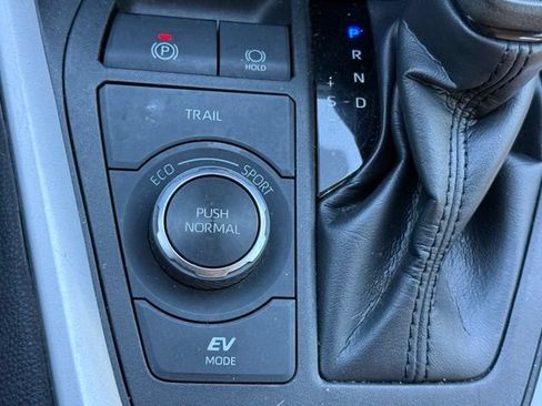 Used 2023 Toyota RAV4 LE AWD/4WD image 22