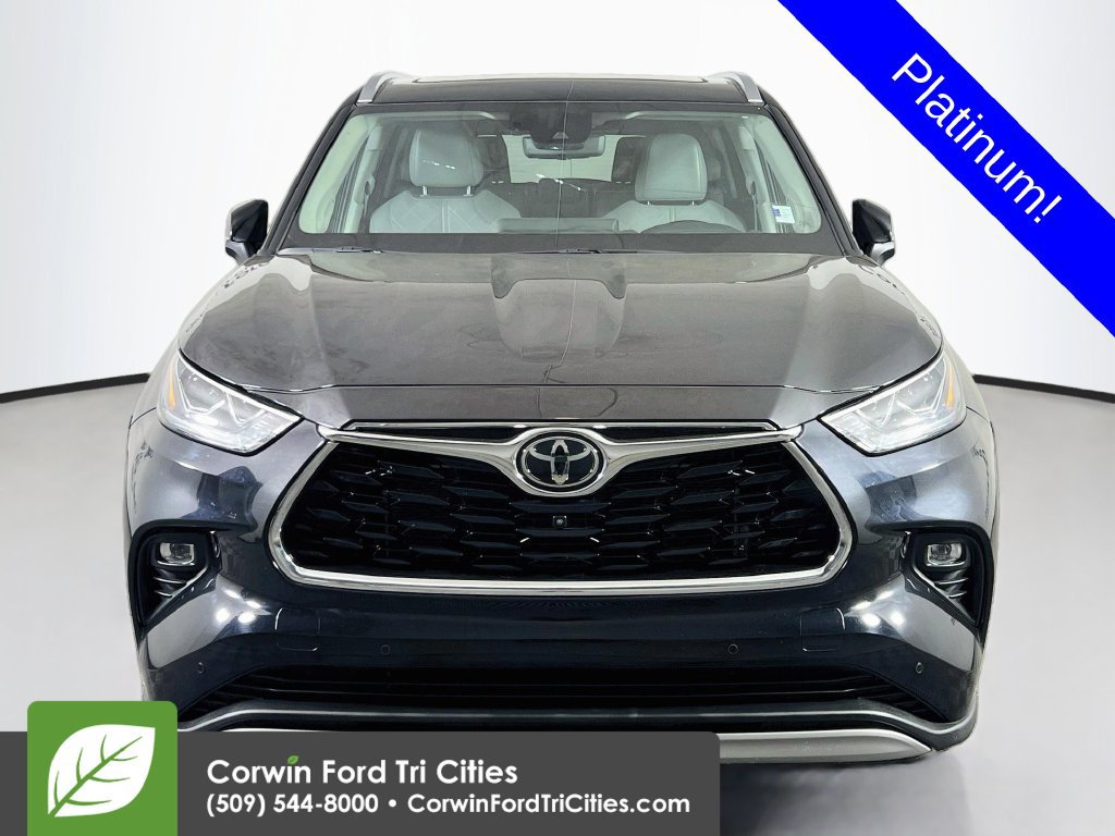 Used 2025 Toyota Highlander Platinum AWD/4WD image 3