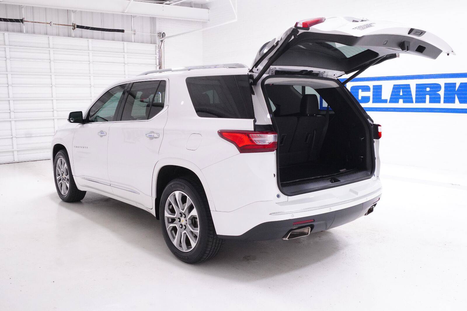 Used 2018 Chevrolet Traverse Premier w/ Driver Confidence II Package FWD image 39