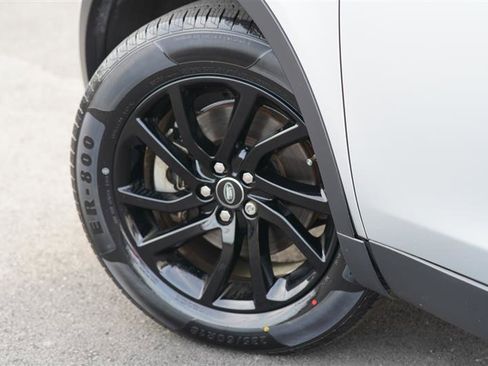 Used 2019 Land Rover Discovery Sport SE image 17