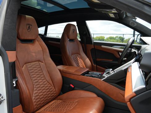 Used 2020 Lamborghini Urus AWD/4WD image 29