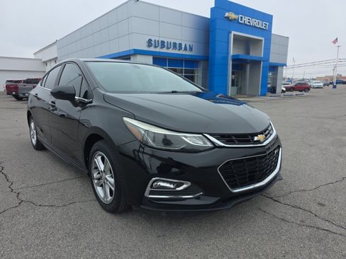 Used 2017 Chevrolet Cruze LT w/ Convenience Package image 3