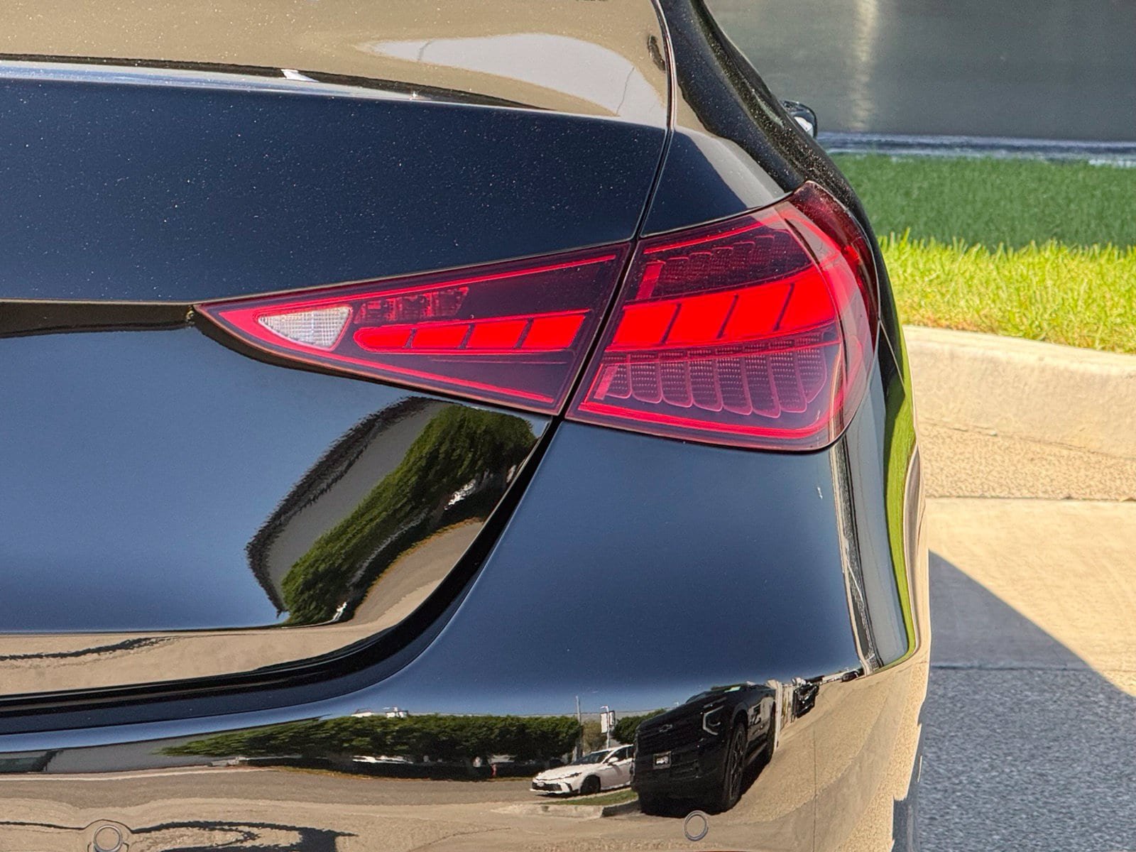 Used 2025 Mercedes-Benz C 300 Sedan image 14