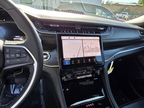 New 2025 Jeep Grand Cherokee Limited image 15