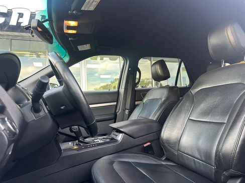 Used 2018 Ford Explorer XLT w/ Equipment Group 202A FWD image 8