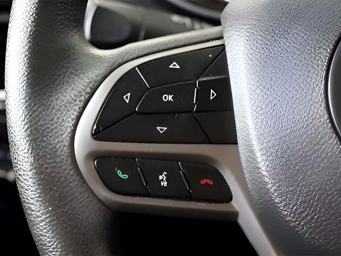 Used 2021 Jeep Cherokee Latitude FWD image 33