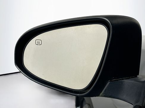 Used 2017 Toyota Corolla LE image 16