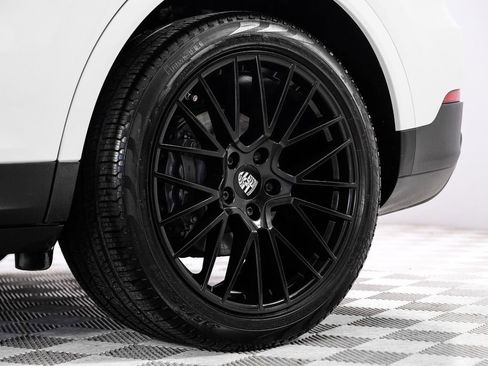 Used 2019 Porsche Cayenne S image 63