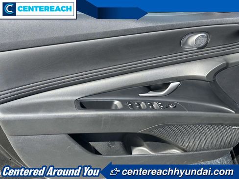 Used 2023 Hyundai Elantra Limited image 14