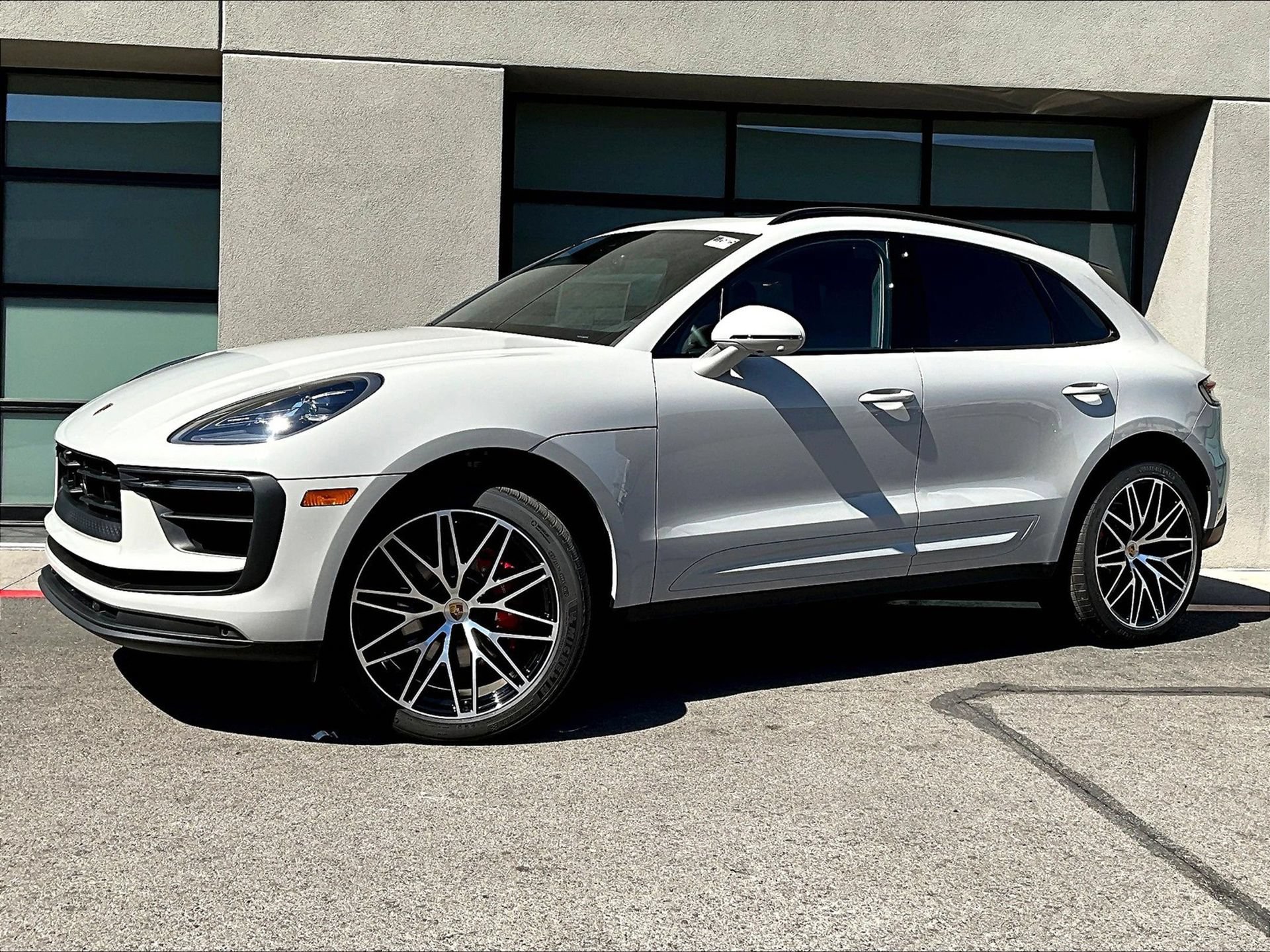 Certified 2025 Porsche Macan S AWD/4WD image 1