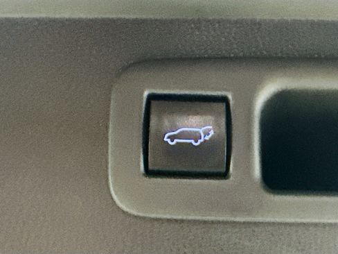 Used 2022 Toyota Highlander XLE image 31