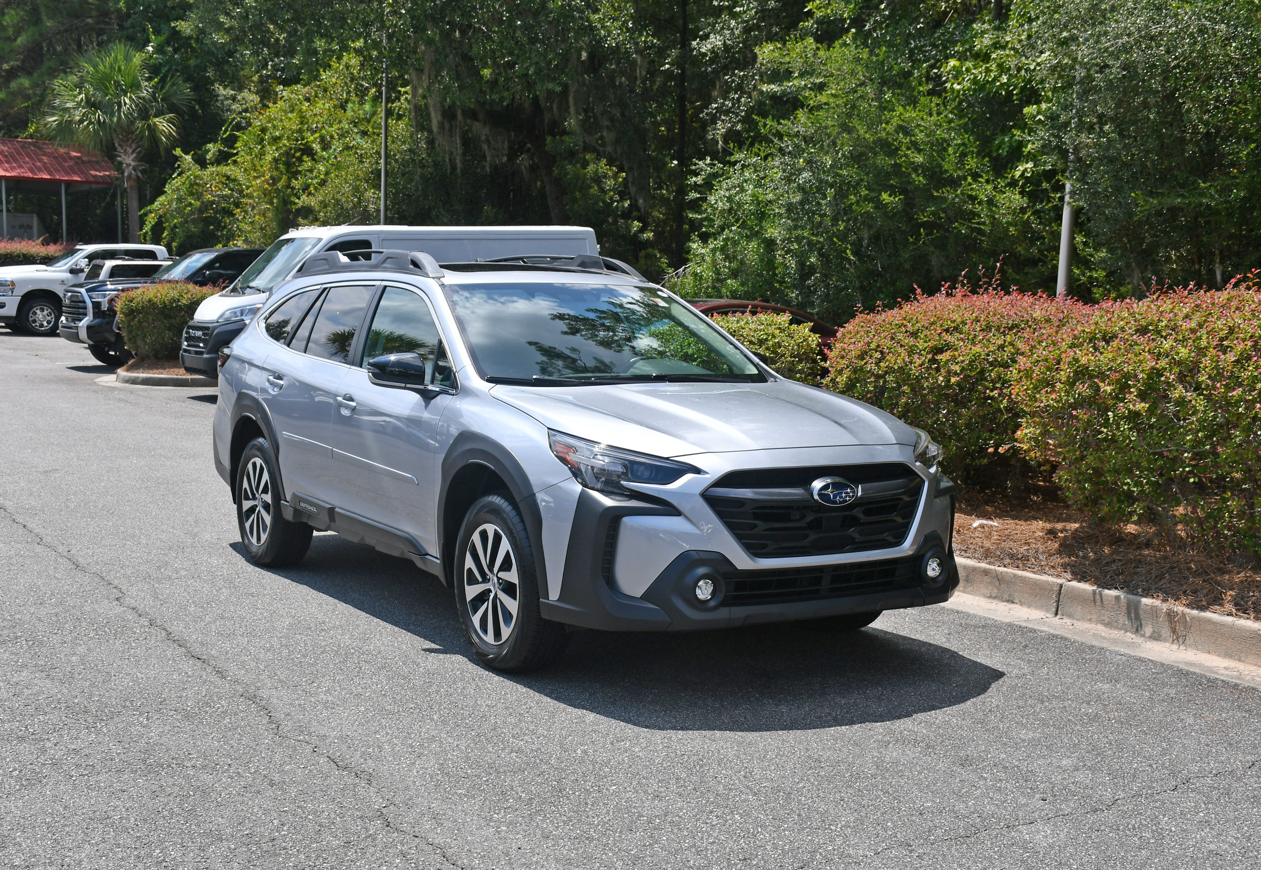 Used 2025 Subaru Outback Premium AWD/4WD image 6
