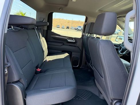Used 2025 Chevrolet Silverado 1500 LT AWD/4WD image 17