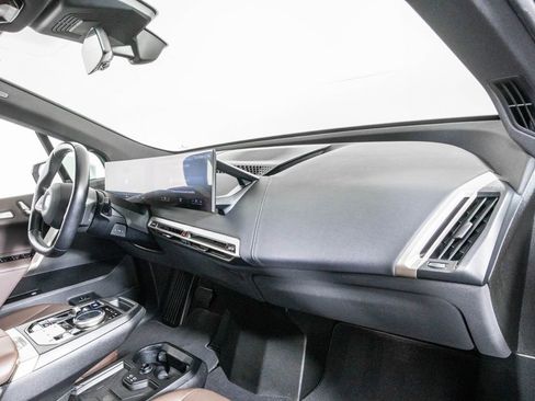 Used 2022 BMW iX xDrive50 w/ Premium Package AWD/4WD image 17