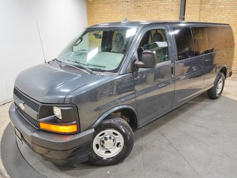 Used 2017 Chevrolet Express 3500 LS RWD image 2