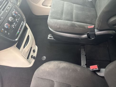 Used 2017 Dodge Grand Caravan SE w/ Power Window Group FWD image 19
