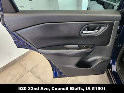 Used 2025 Nissan Rogue SV image 15