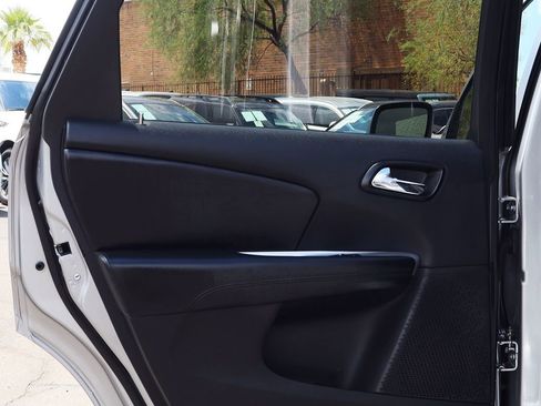 Used 2020 Dodge Journey SE image 30