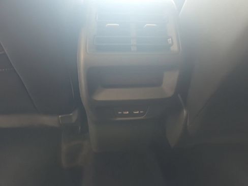Certified 2025 Volkswagen Tiguan SE w/ Panoramic Sunroof Package AWD/4WD image 25