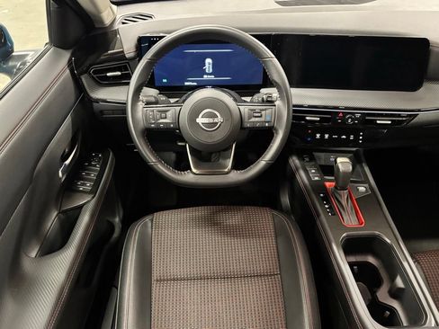 Used 2025 Nissan Kicks SR FWD image 13