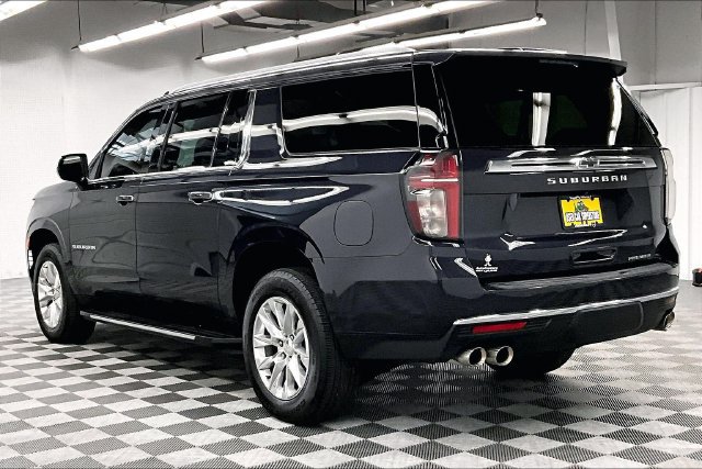 Used 2024 Chevrolet Suburban Premier AWD/4WD image 2