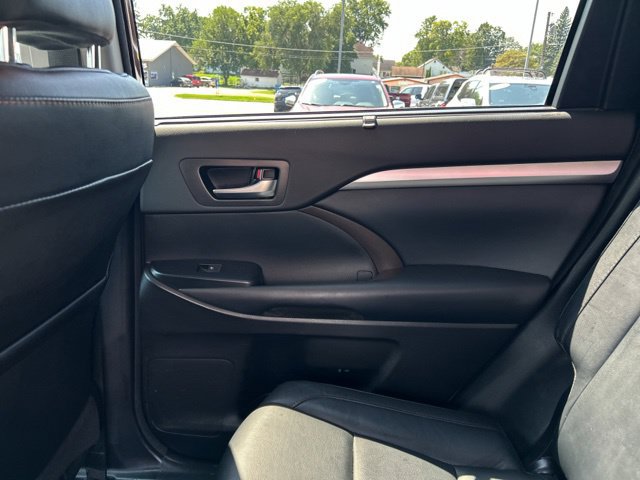 Used 2018 Toyota Highlander XLE AWD/4WD image 30