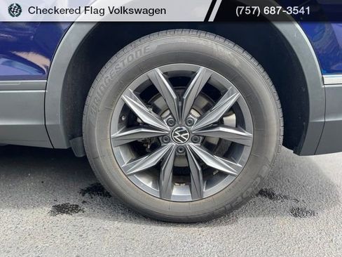 Used 2023 Volkswagen Tiguan SE w/ Panoramic Sunroof Package FWD image 7