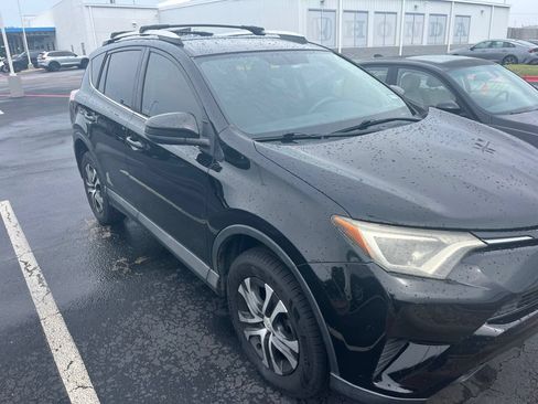 Used 2016 Toyota RAV4 LE FWD image 3