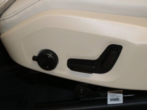 Used 2019 Volvo XC60 T5 Momentum w/ Premium Package image 58