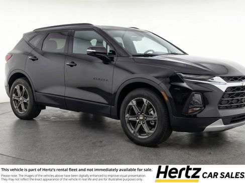 Used 2025 Chevrolet Blazer LT image 1