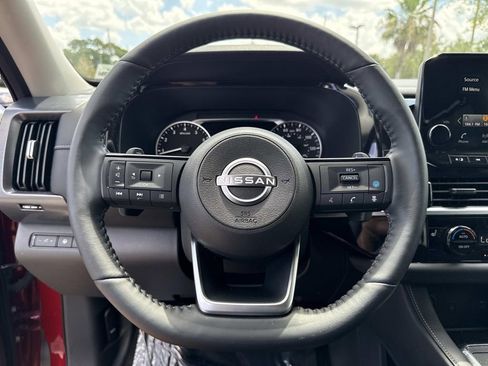 Used 2024 Nissan Pathfinder SL FWD image 30