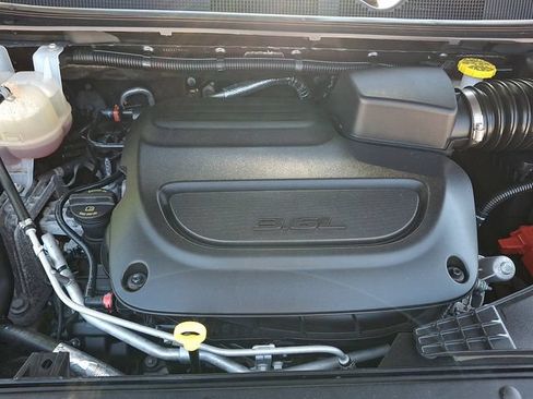 Used 2023 Chrysler Pacifica Limited FWD image 30