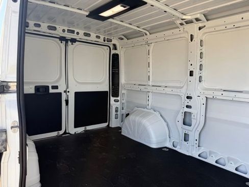 Used 2025 RAM ProMaster 2500 w/ Convenience Group image 10