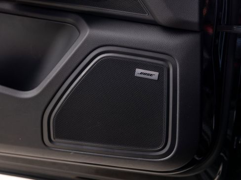 Certified 2025 Porsche Macan AWD/4WD image 44