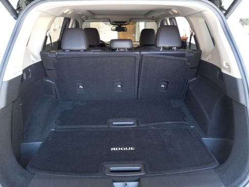 Used 2021 Nissan Rogue Platinum AWD/4WD image 12