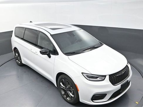 New 2026 Chrysler Pacifica Select image 9