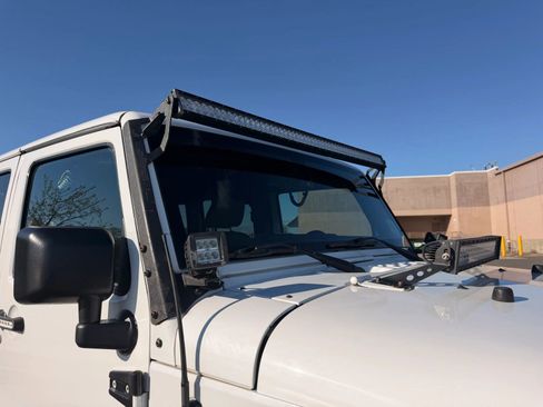 Used 2016 Jeep Wrangler Unlimited Sahara w/ Connectivity Group image 15