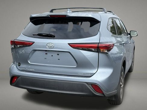 Used 2022 Toyota Highlander XLE image 5