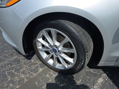 Used 2017 Ford Fusion SE FWD image 42