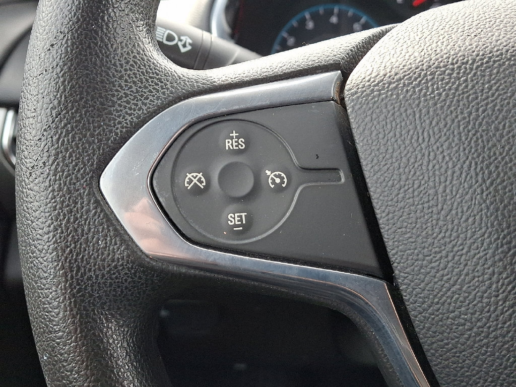 Used 2021 Chevrolet Traverse LS FWD image 22